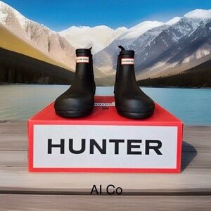 Hunter Women's Black Insulated Original Logo Chelsea Boots Waterproof Trending